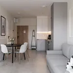 Rentplanet - Quorum Apartment