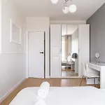 Rentplanet - Quorum Apartment