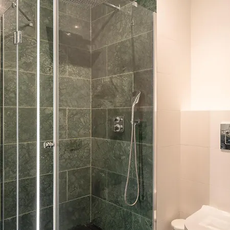 Rentplanet - Quorum Apartment *