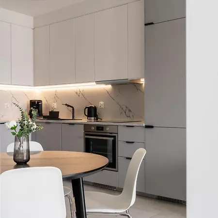 Rentplanet - Quorum Apartment